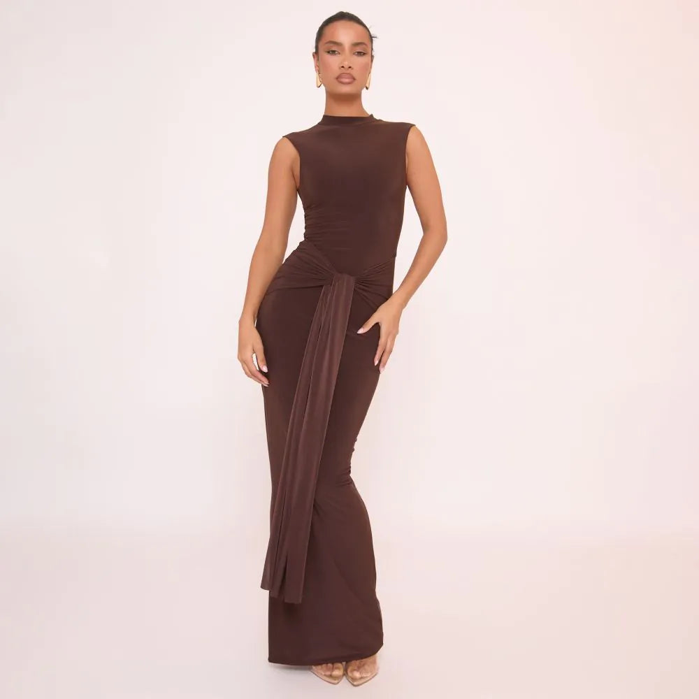 VÉRA NOIR GOWN – SCULPTED ELEGANCE