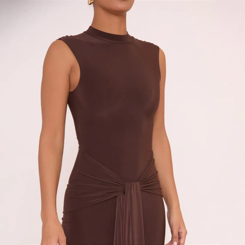 VÉRA NOIR GOWN – SCULPTED ELEGANCE