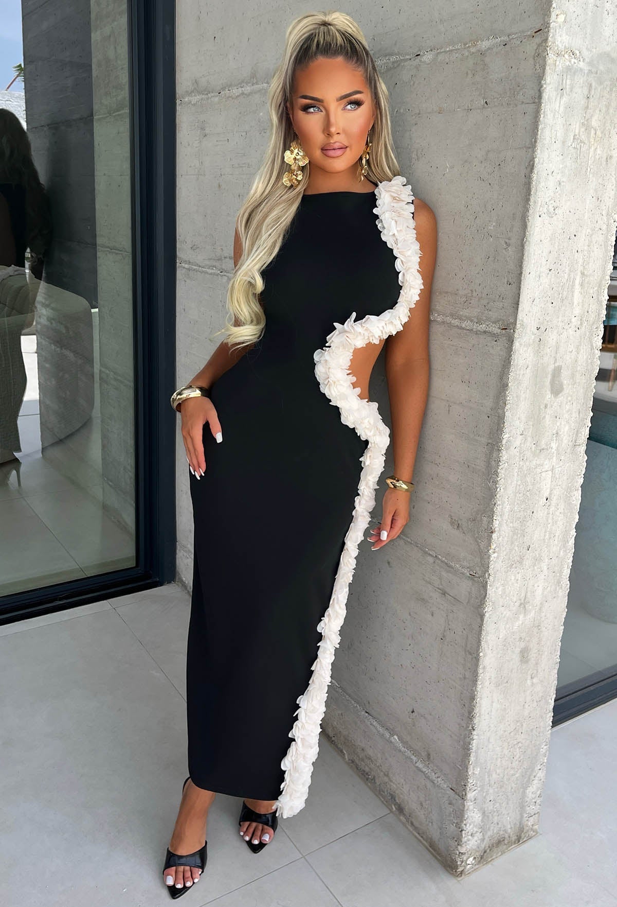 NOIR WAVES DRESS – BOLD CONTRAST